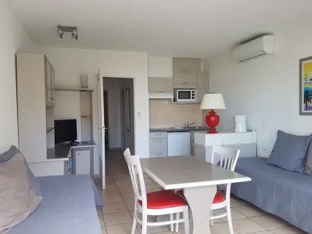 Location appartement à Saint Raphaël, Appartement 2 Pièces avec Balcon, Climatisé, Proche Plage et Centre-Ville