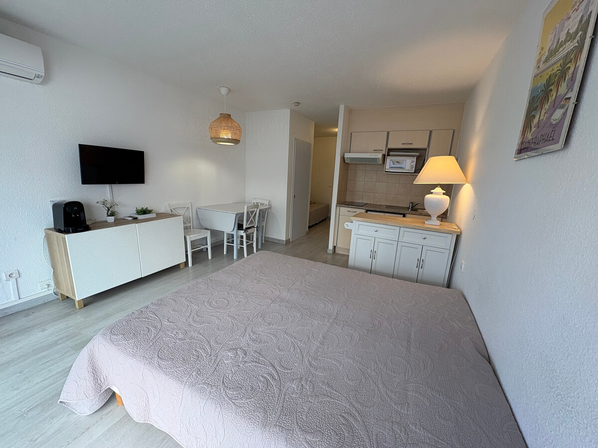 Studio climatisé vue mer, 50m plage, centre-ville Saint-Raphaël - Photo 3