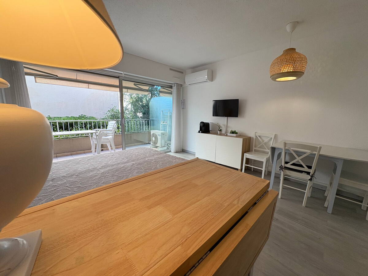 Studio climatisé vue mer, 50m plage, centre-ville Saint-Raphaël - Photo 4