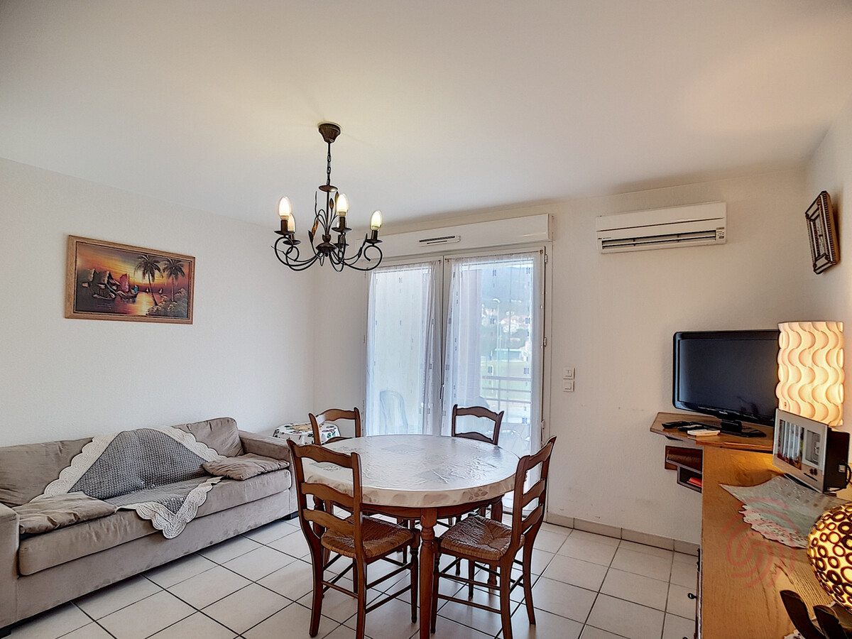 F2 climatisé avec terrasse et parking à Lamalou-les-Bains - Photo 1