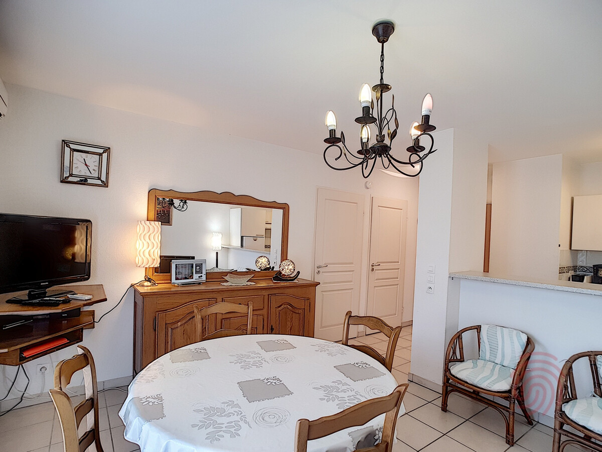 F2 climatisé avec terrasse et parking à Lamalou-les-Bains - Photo 3