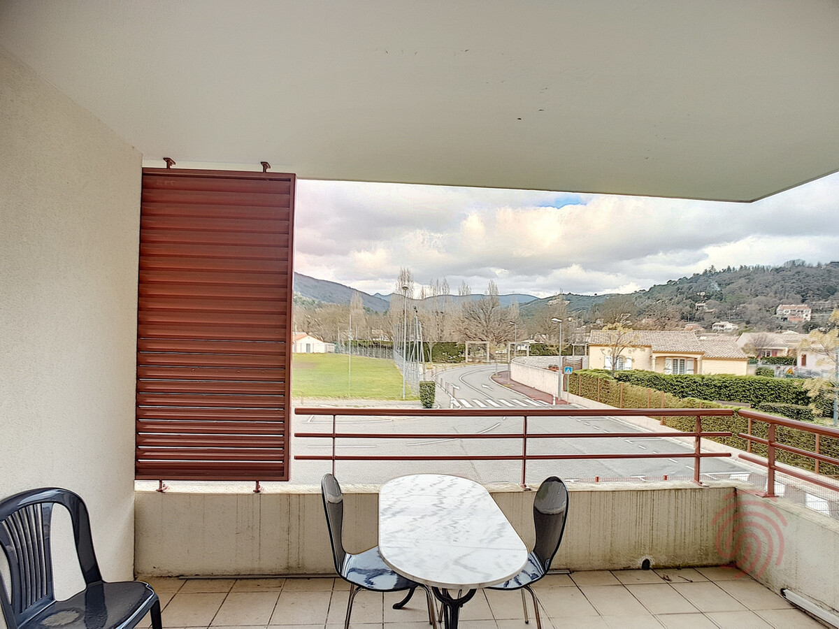 F2 climatisé avec terrasse et parking à Lamalou-les-Bains - Photo 9