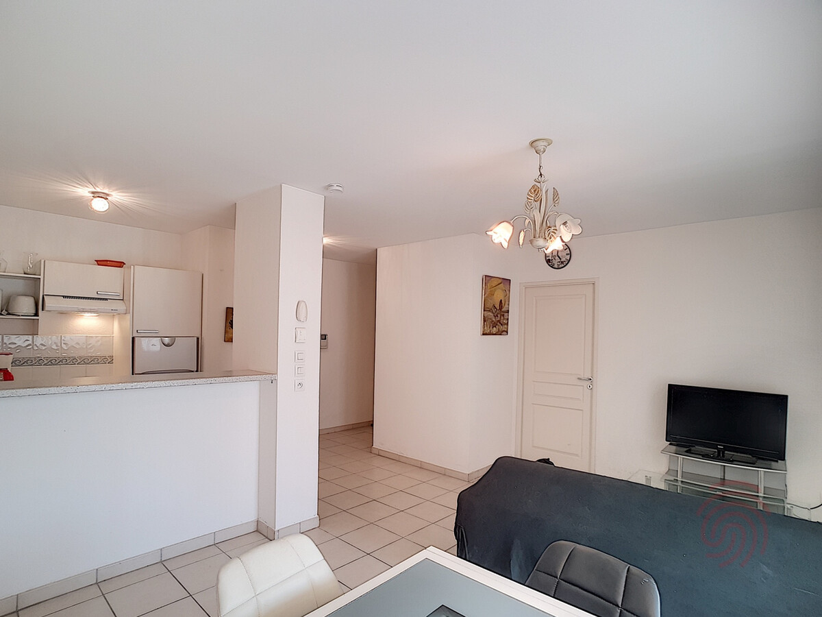 F2 climatisé avec terrasse et parking à Lamalou-les-Bains - Photo 6