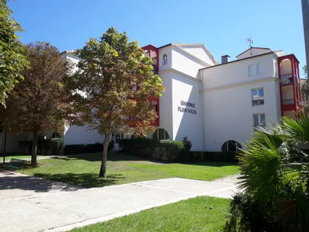 Location appartement à Lamalou les Bains, Appartement F2 tout équipé avec balcons, ascenseur et Wi-Fi, proche des thermes de Lamalou