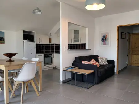 Location appartement à Villard de Lans, Appartement fonctionnel avec balcon, à 10 min du centre, parking gratuit, idéal pour 5 personnes