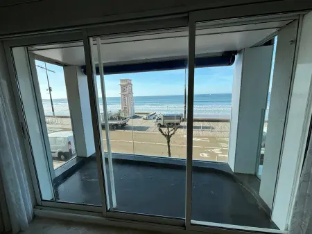 Location appartement à Les Sables d'Olonne, Appartement T2 avec balcon et vue mer, 1er étage, ascenseur, TV, cuisine équipée