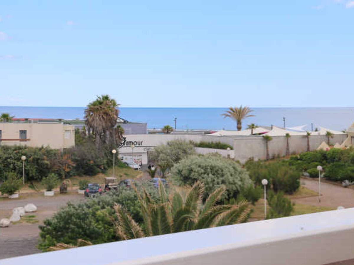 Studio climatisé 3e étage avec terrasse et parking à Cap d'Agde - Photo 2