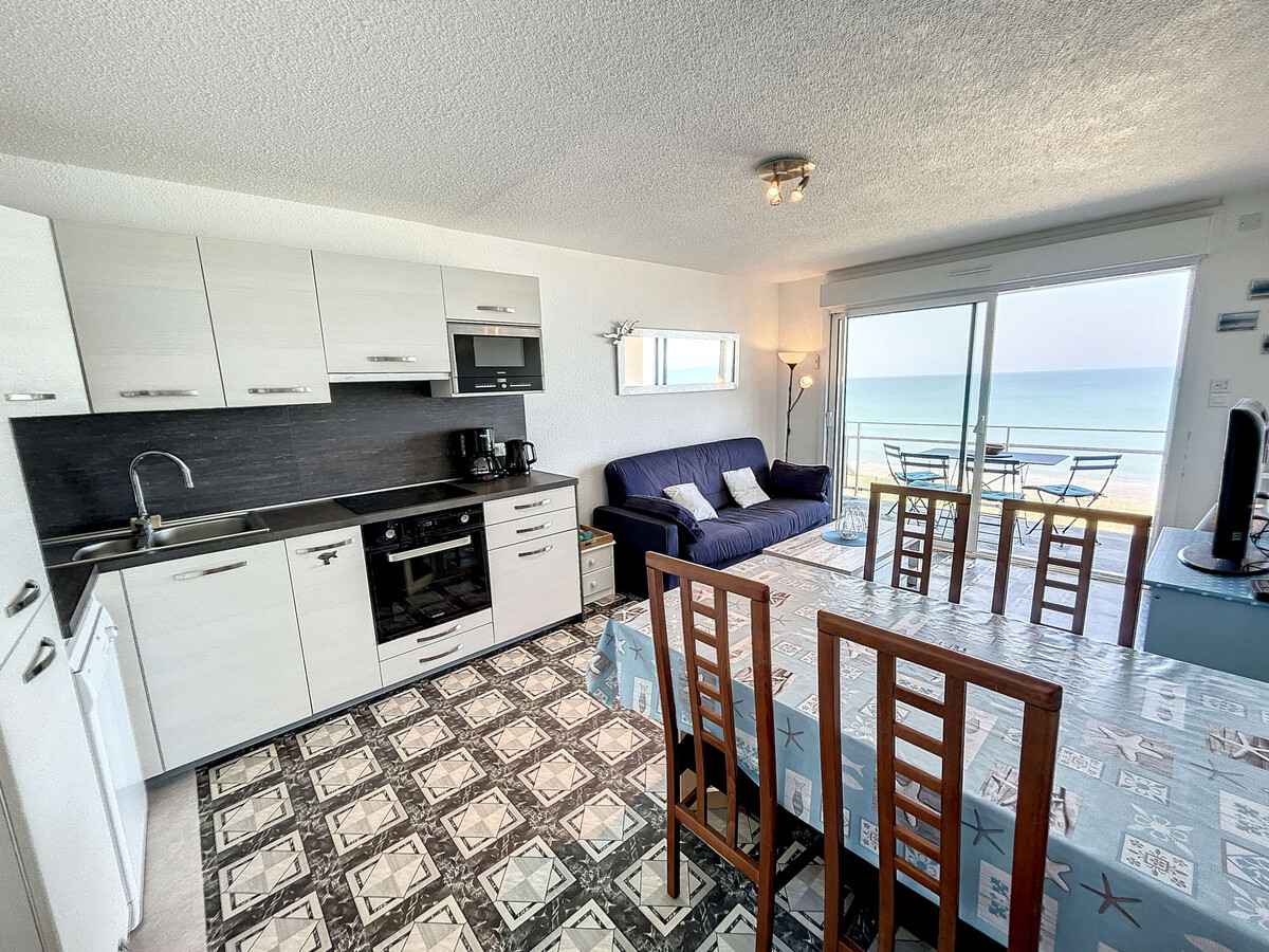 Appartement front de mer avec balcon à Jullouville - Photo 2