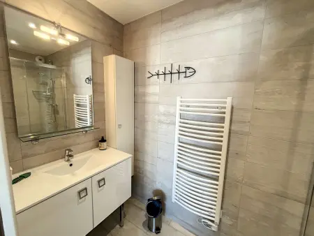 Duplex de standing en centre-ville avec parking, proche port et plage - Photo 10