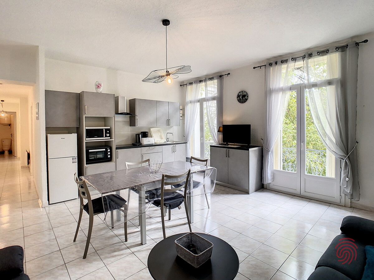 F3 78 m² à 50m des Thermes et centre-ville - Photo 2