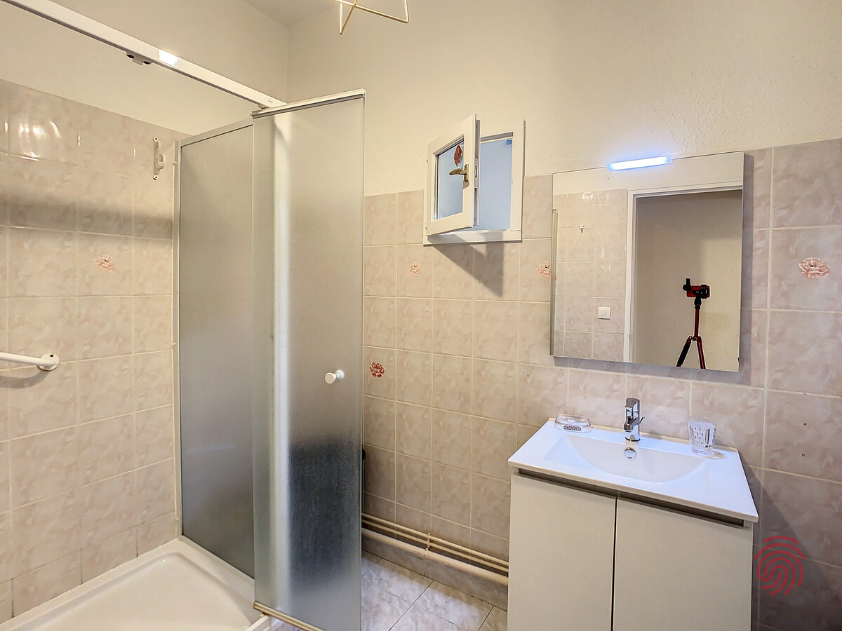 F3 78 m² à 50m des Thermes et centre-ville - Photo 13