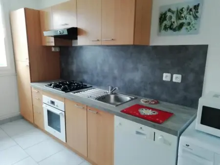 **Appartement T3 Centre-Ville La Roche-Posay avec Piscine, Terrasse et Wi-Fi** - Photo 2