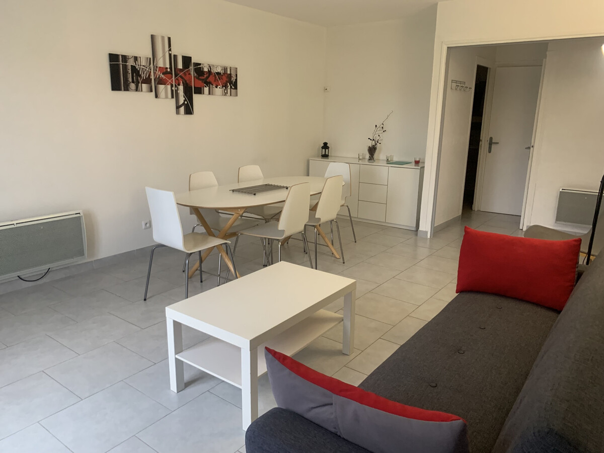 T3 centre-ville La Roche-Posay, terrasse et piscine - Photo 3