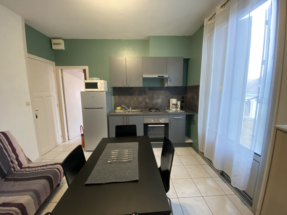 T2 centre-ville La Roche-Posay, balcon, 700m des Thermes - Photo 1