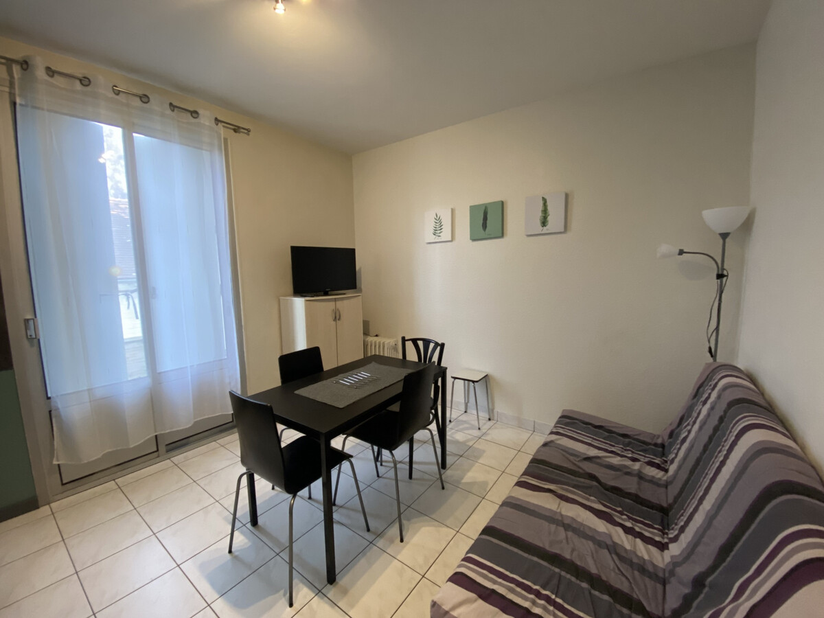 T2 centre-ville La Roche-Posay, balcon, 700m des Thermes - Photo 2