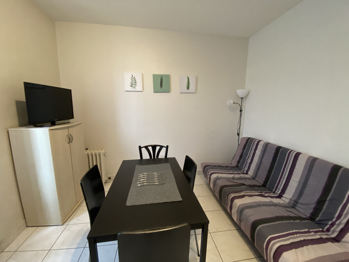 T2 centre-ville La Roche-Posay, balcon, 700m des Thermes - Photo 3