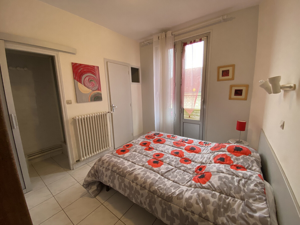 T2 centre-ville La Roche-Posay, balcon, 700m des Thermes - Photo 5