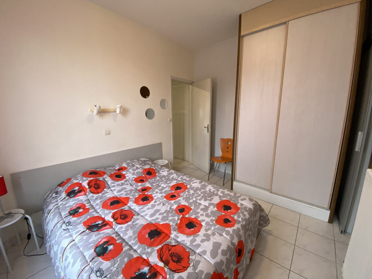 T2 centre-ville La Roche-Posay, balcon, 700m des Thermes - Photo 6