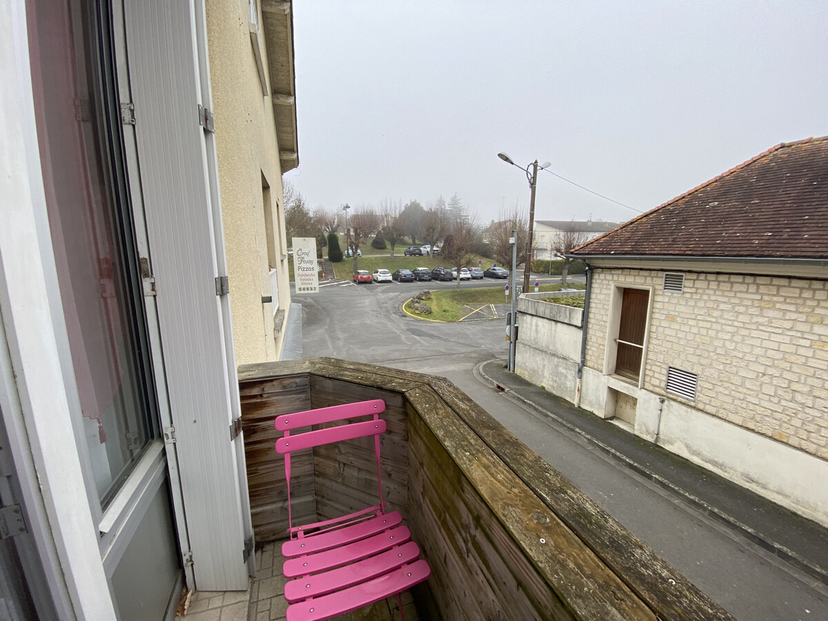T2 centre-ville La Roche-Posay, balcon, 700m des Thermes - Photo 8