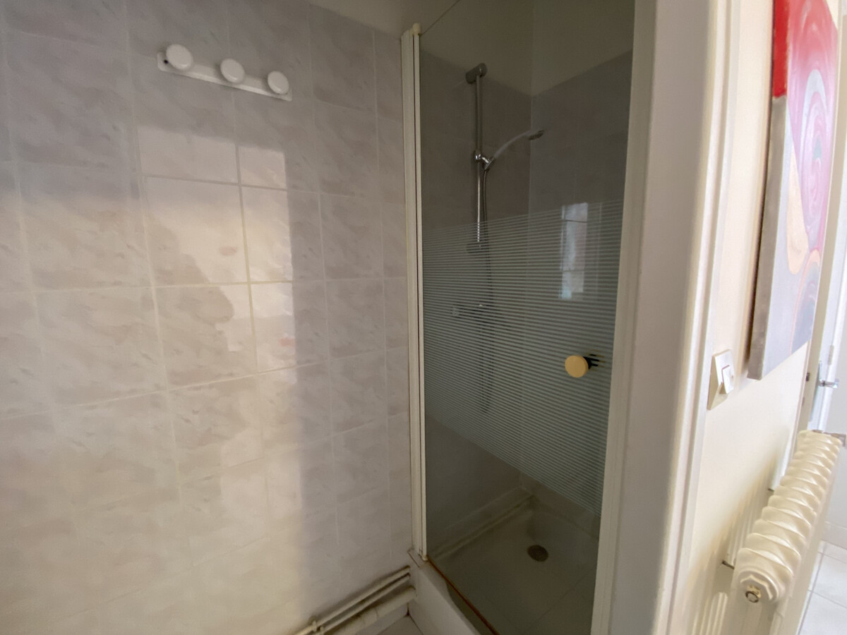T2 centre-ville La Roche-Posay, balcon, 700m des Thermes - Photo 9