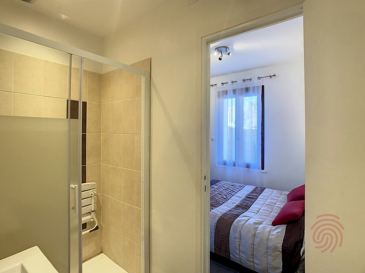 F2 30m² à 50m du centre-ville de Lamalou-les-Bains - Photo 13