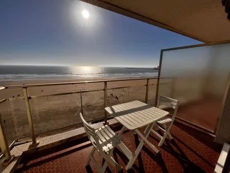 Location appartement à Les Sables d'Olonne, Studio face mer avec balcon, proche commerces et plage