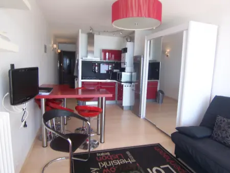 Studio face mer avec balcon, proche commerces et plage - Photo 4
