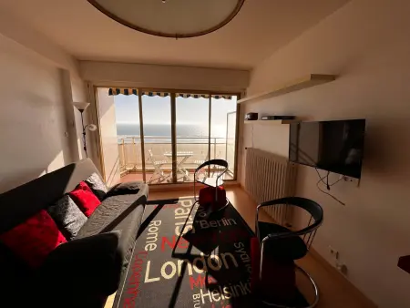 Studio face mer avec balcon, proche commerces et plage - Photo 9
