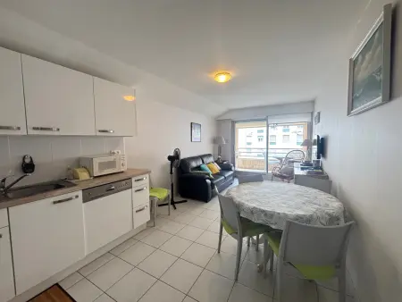Location appartement à Les Sables d'Olonne, Appartement central avec garage à 2 min de la plage, balcon, wifi, proche commerces