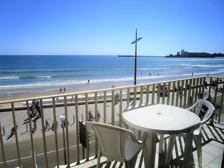 Appartement 4 pièces avec balcon face mer, proche plage et commerces, idéal famillies - Photo 2