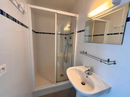 Appartement 4 pièces avec balcon face mer, proche plage et commerces, idéal famillies - Photo 9