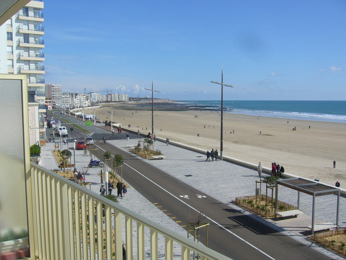 Studio face mer avec balcon plein Sud aux Sables-d'Olonne - Photo 1