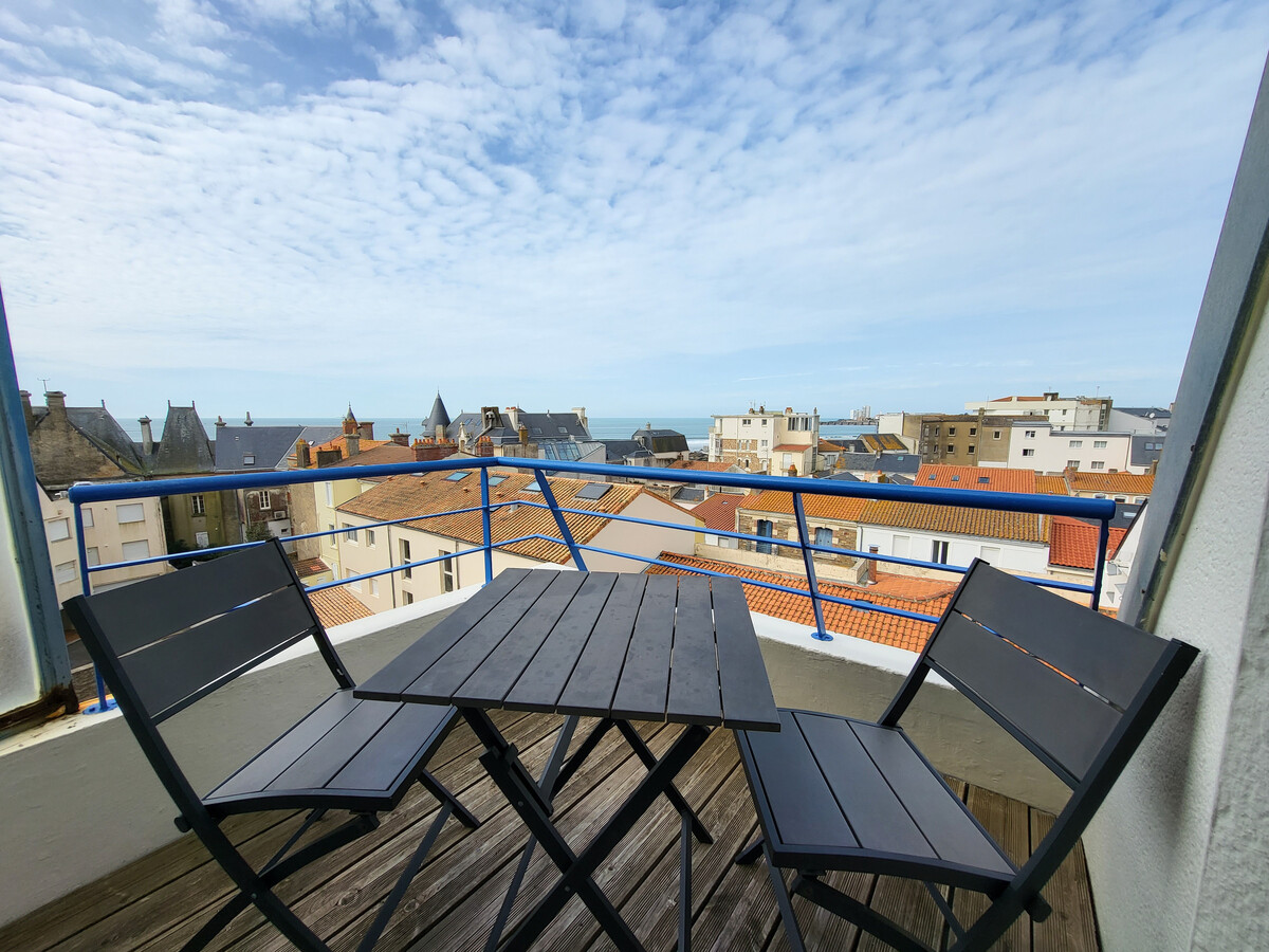 T2 mezzanine 150 m plage avec balcon et vue mer - Photo 1