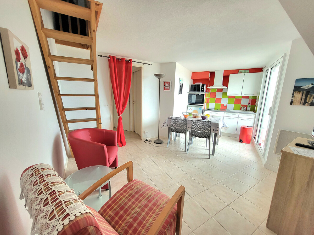 T2 mezzanine 150 m plage avec balcon et vue mer - Photo 5