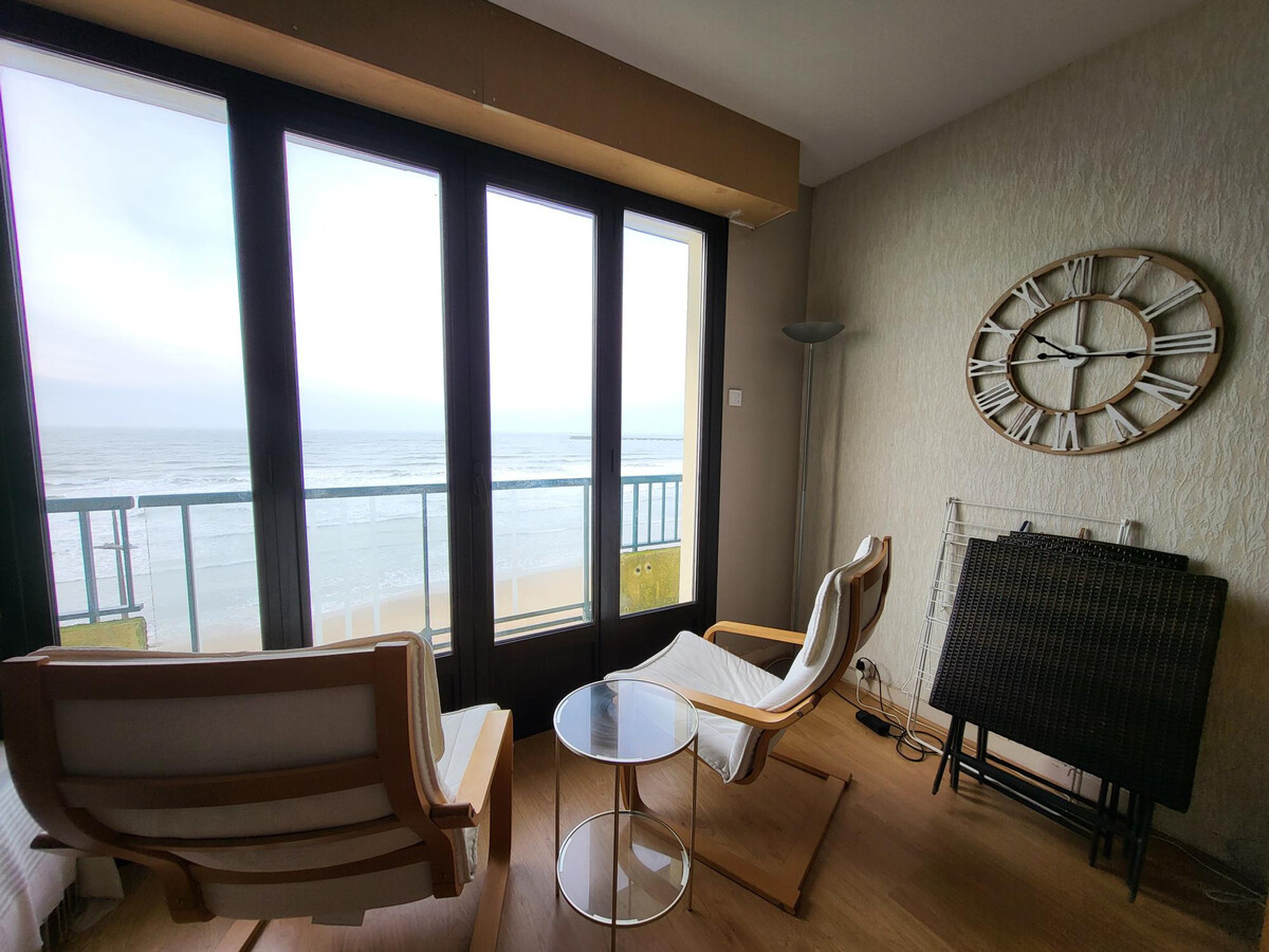 Studio face mer avec balcon aux Sables-d'Olonne - Photo 3