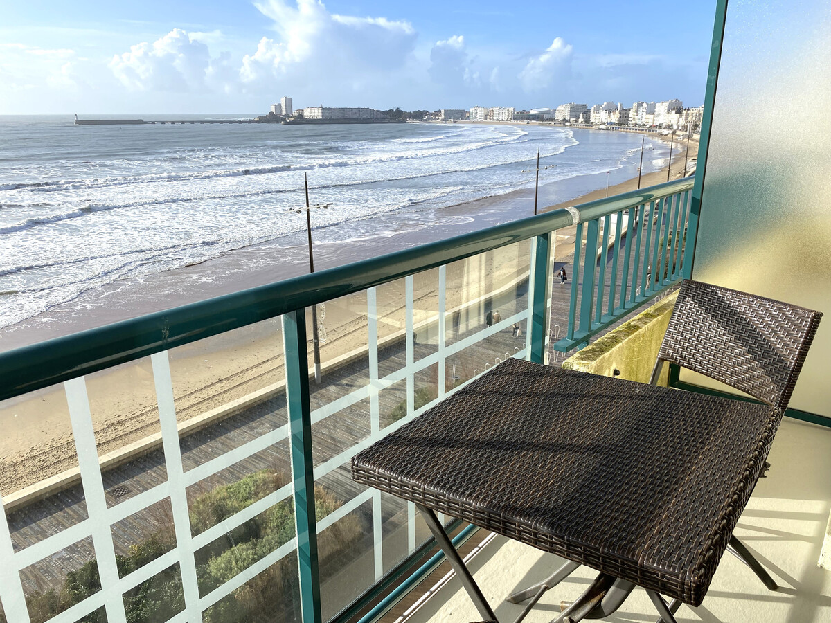 Studio face mer avec balcon aux Sables-d'Olonne - Photo 4