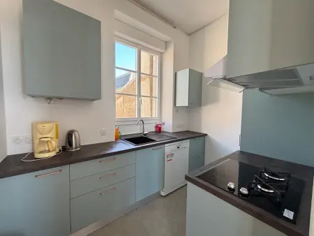 Appartement T4 face mer, proche commerces, 2 balcons, cuisine équipée, 2ème étage sans ascenseur - Photo 6