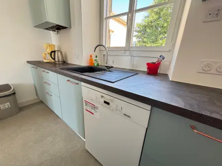 Appartement T4 face mer, proche commerces, 2 balcons, cuisine équipée, 2ème étage sans ascenseur - Photo 7