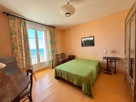 Appartement T4 face mer, proche commerces, 2 balcons, cuisine équipée, 2ème étage sans ascenseur - Photo 8