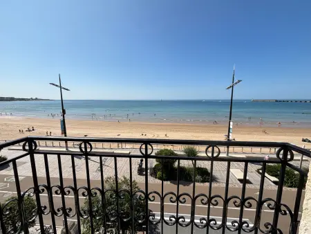 Appartement T4 face mer, proche commerces, 2 balcons, cuisine équipée, 2ème étage sans ascenseur - Photo 16