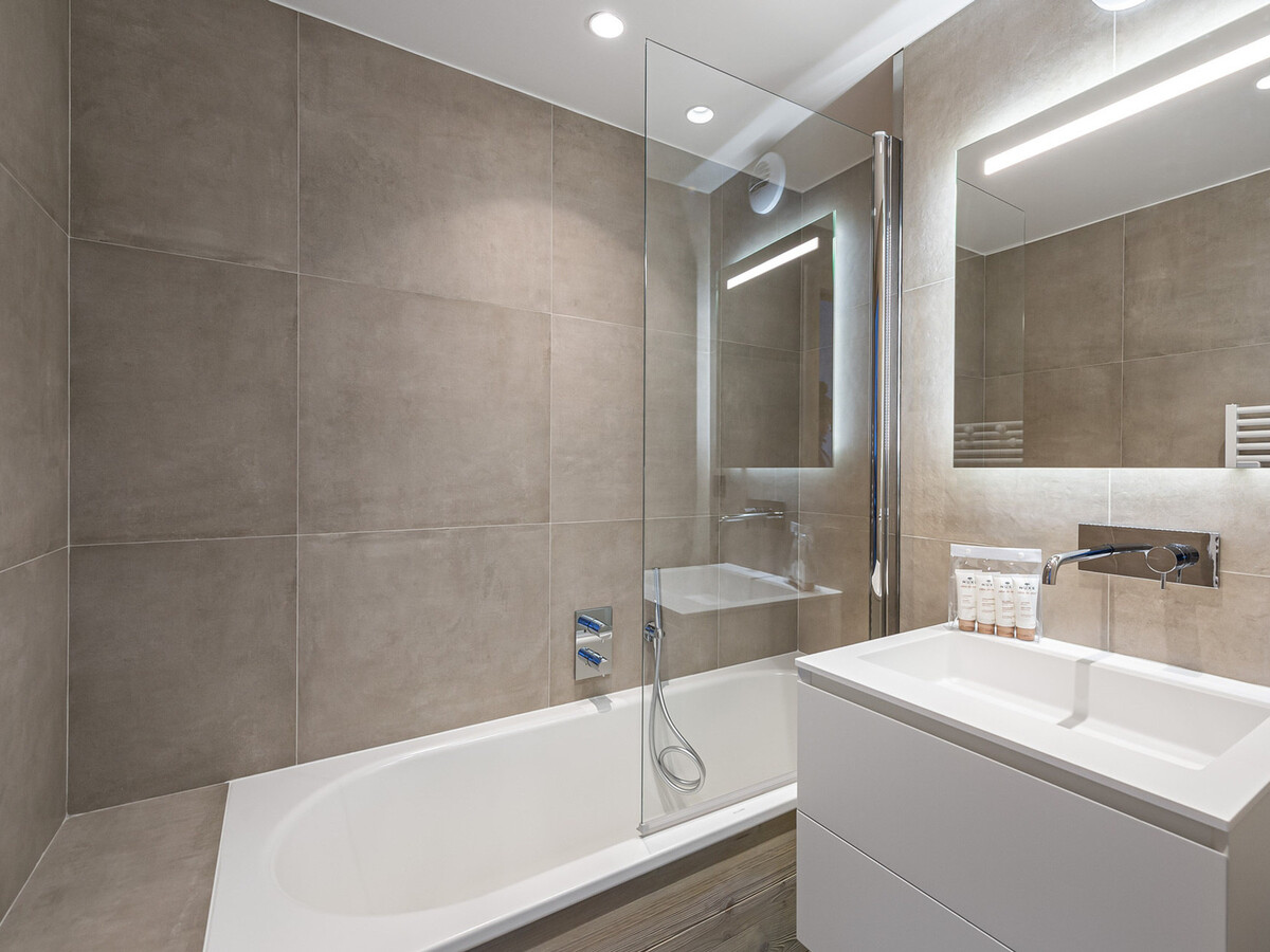 Appartement 155m² 4 chambres, cheminée et balcon à Méribel - Photo 11