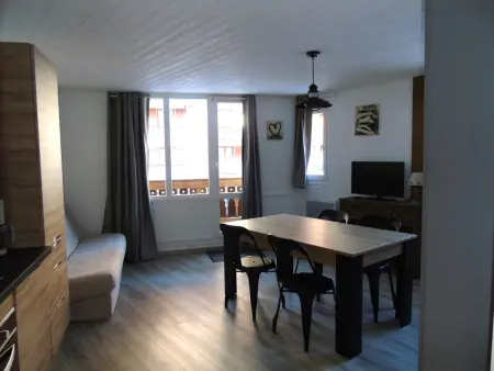 Location appartement à Valfréjus, Appartement rénové 2 pièces pour 4 pers, balcon, proche télécabine, commerces, et écoles de ski