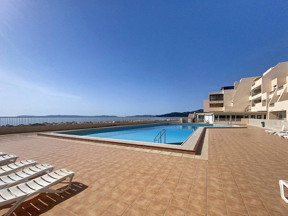 T2 3 étoiles à Bormes-les-Mimosas, vue mer et piscine - Photo 16