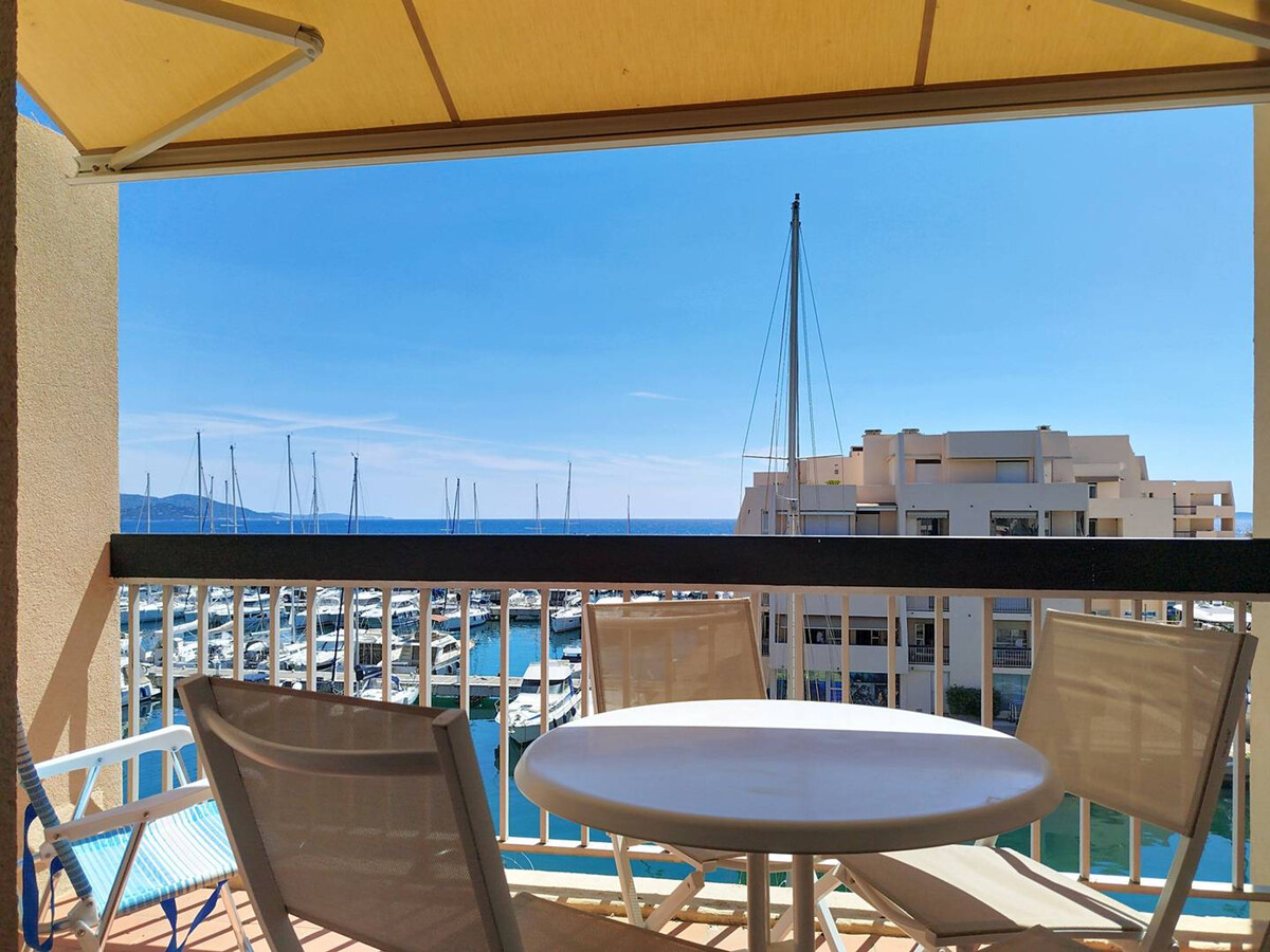 T2 La Favière avec piscine, loggia mer et parking - Photo 2