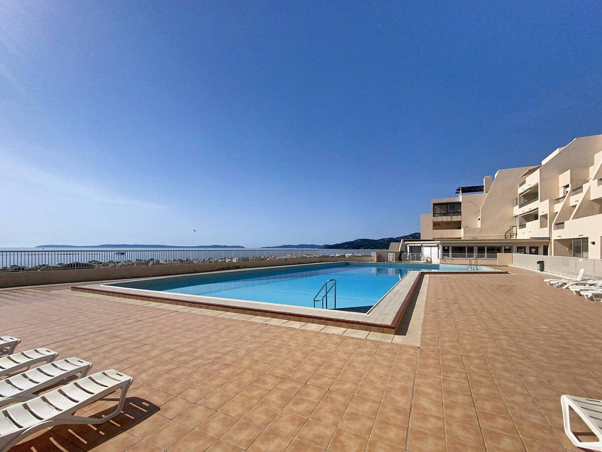 T2 La Favière avec piscine, loggia mer et parking - Photo 16