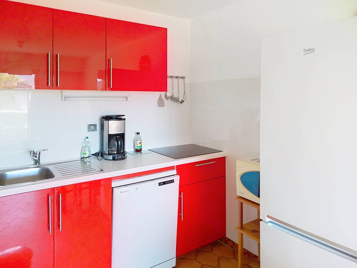 T2 rénové avec loggia, vue mer à Bormes-les-Mimosas - Photo 6