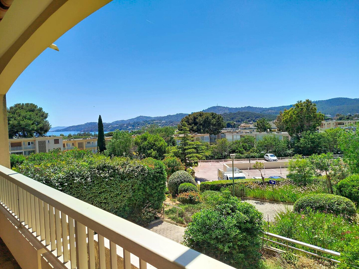 T2 rénové avec loggia, vue mer à Bormes-les-Mimosas - Photo 11