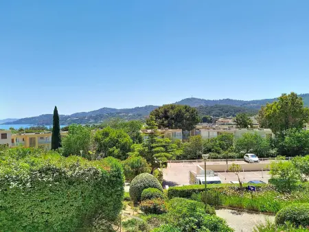 Location appartement à Bormes les Mimosas, Joli T2 rénové à La Favière, proche plages et commerces, parking privatif