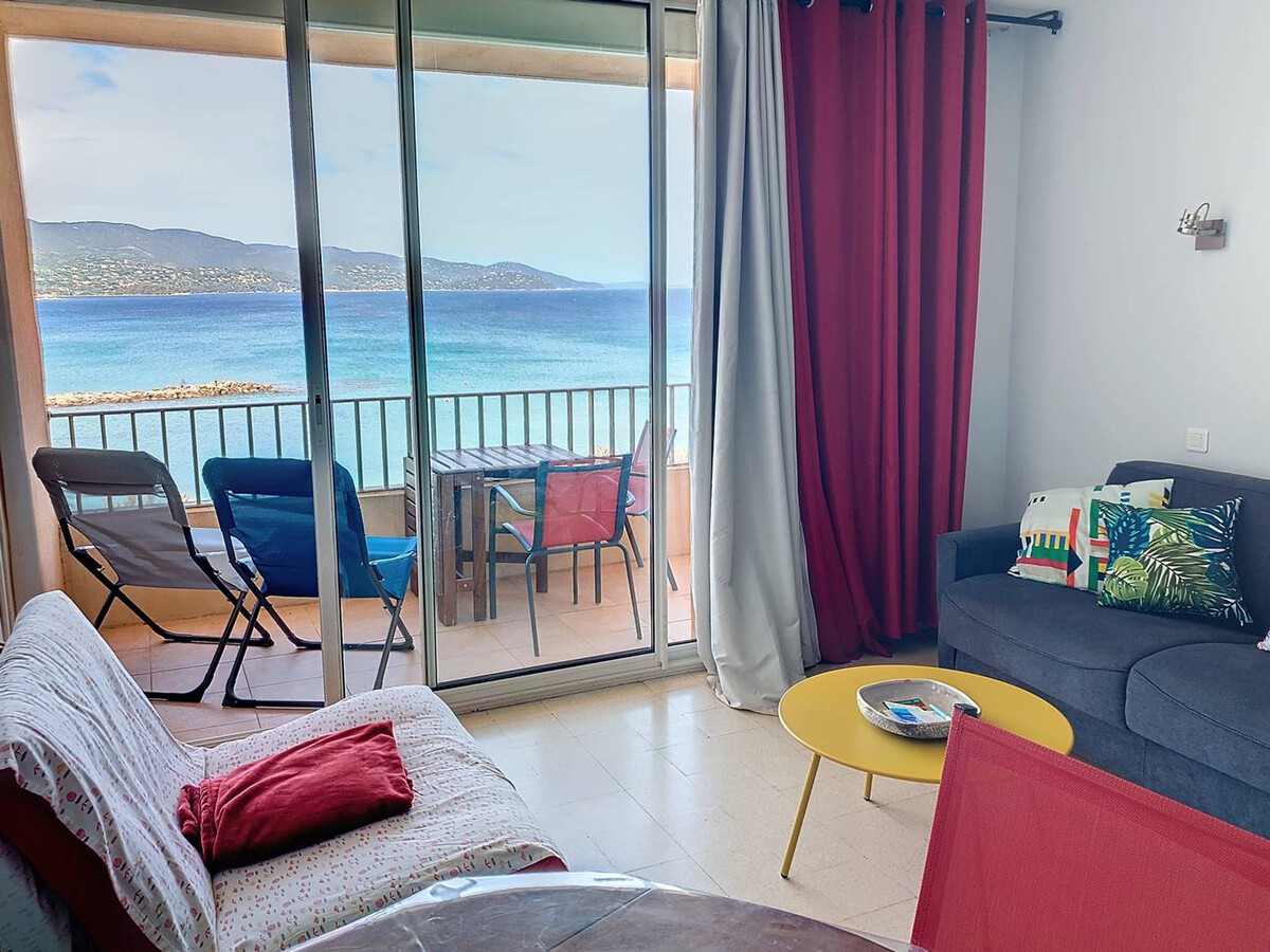 T2 duplex 35 m² à 20m de la plage, vue mer à Bormes - Photo 2
