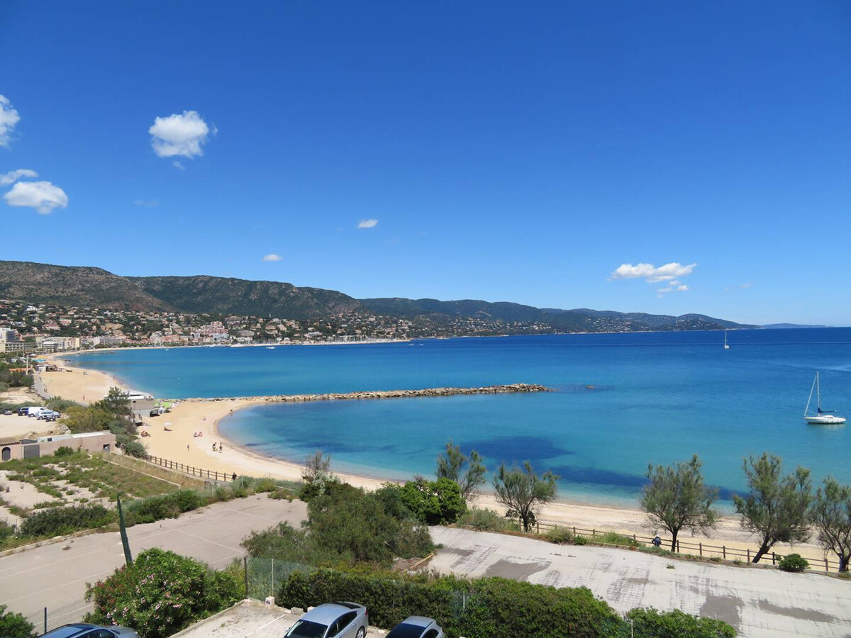T2 duplex 35 m² à 20m de la plage, vue mer à Bormes - Photo 13